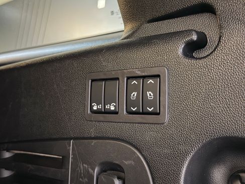 Used 2018 Cadillac Escalade ESV Platinum AWD/4WD image 47