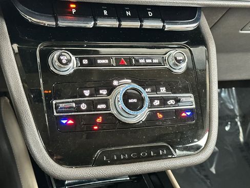 Used 2022 Lincoln Corsair FWD w/ Rear Removable Package Tray image 22