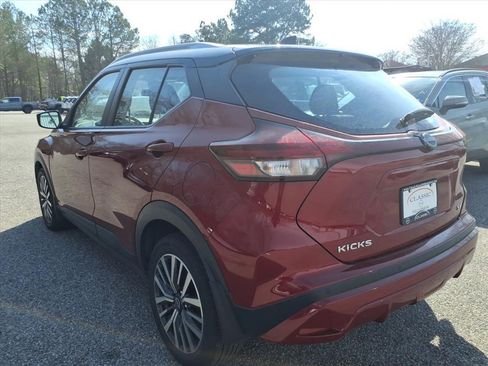 Used 2023 Nissan Kicks SV image 4