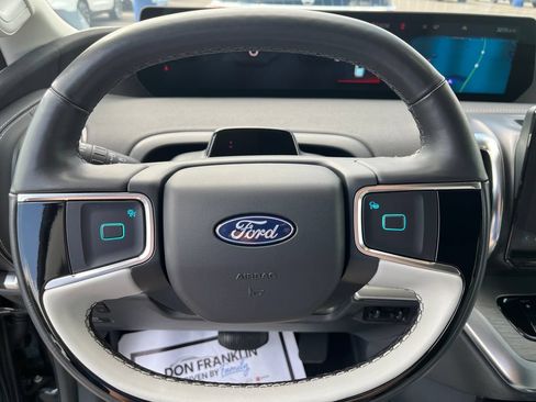 Used 2025 Ford Expedition Platinum w/ Driver's Package AWD/4WD image 14