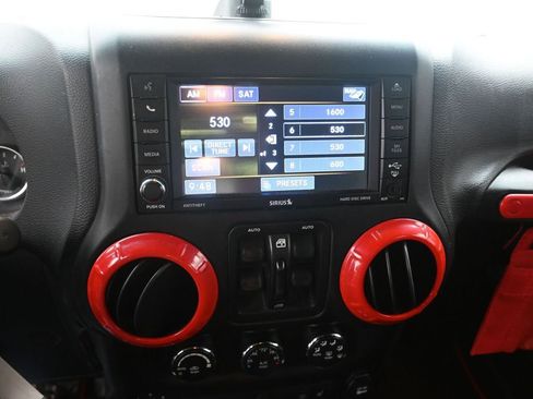 Used 2018 Jeep Wrangler Unlimited Rubicon image 3