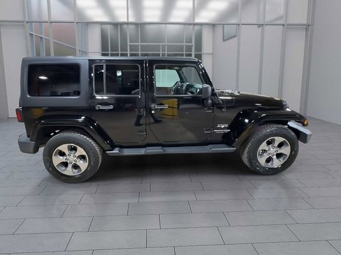 Used 2018 Jeep Wrangler Unlimited Sahara image 5