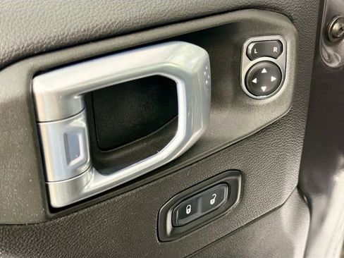 Used 2021 Jeep Wrangler Unlimited Sahara w/ Uconnect 4C Nav & Sound Group AWD/4WD image 18