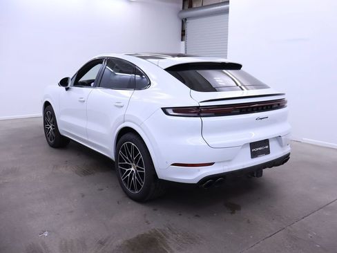 Certified 2024 Porsche Cayenne Coupe AWD/4WD image 2