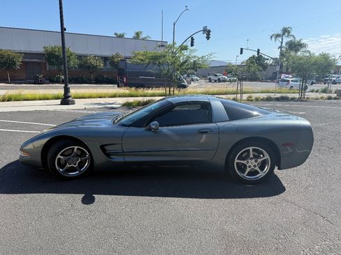 Used 2003 Chevrolet Corvette Coupe w/ Preferred Equipment Group RWD image 8