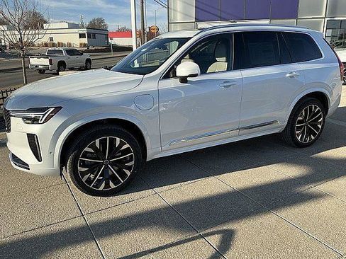 New 2026 Volvo XC90 T8 Plus w/ Protection Package Premier AWD/4WD image 11