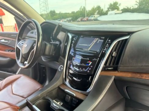 Used 2020 Cadillac Escalade Premium Luxury w/ Escalade Sport Edition AWD/4WD image 29
