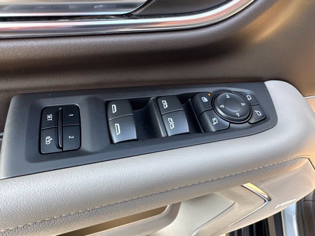 Used 2023 GMC Yukon XL SLT w/ SLT Premium Package AWD/4WD image 9