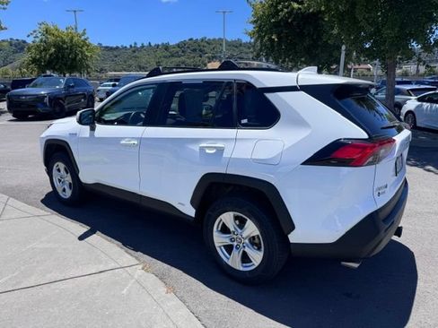 Used 2021 Toyota RAV4 XLE w/ Convenience Package AWD/4WD image 8
