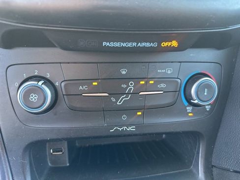 Used 2018 Ford Focus SE image 16