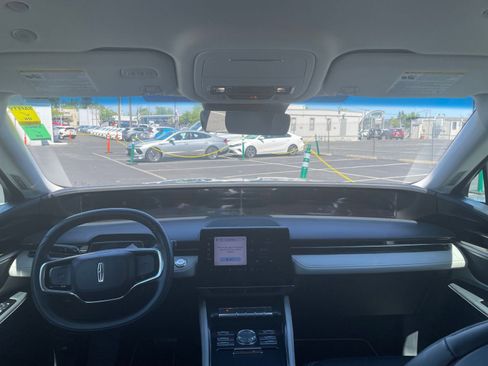 Used 2024 Lincoln Nautilus Premier image 27