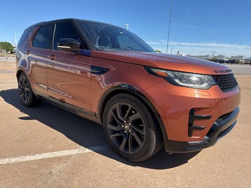 Used 2018 Land Rover Discovery HSE image 2