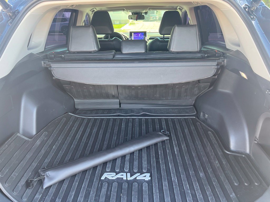 Used 2023 Toyota RAV4 XLE Premium AWD/4WD image 9