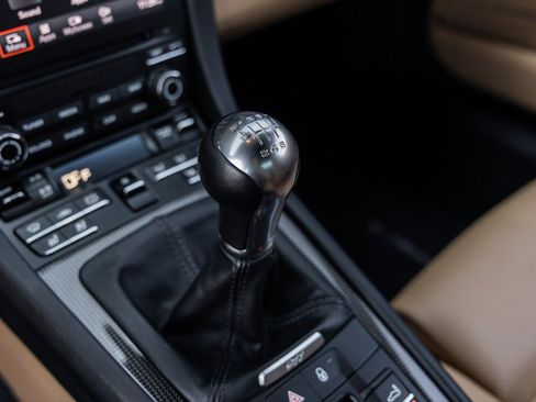 Certified 2019 Porsche 911 Targa 4S image 38