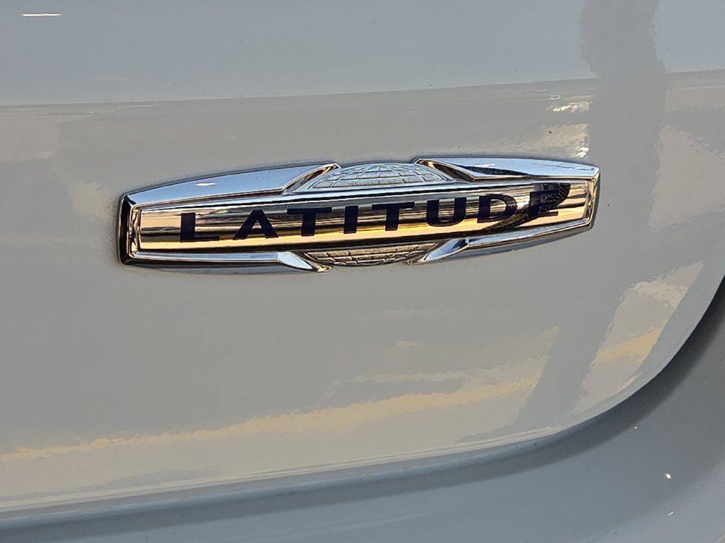 Used 2026 Jeep Compass Latitude AWD/4WD image 13