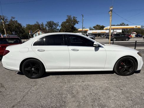 Used 2017 Mercedes-Benz E 300 4MATIC image 8