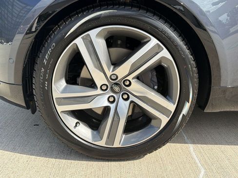 New 2026 Land Rover Discovery Limited Edition AWD/4WD image 13