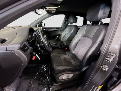 Used 2018 Porsche Macan AWD/4WD image 21