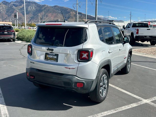 Used 2016 Jeep Renegade Trailhawk w/ Premium Trailhawk Package AWD/4WD image 6