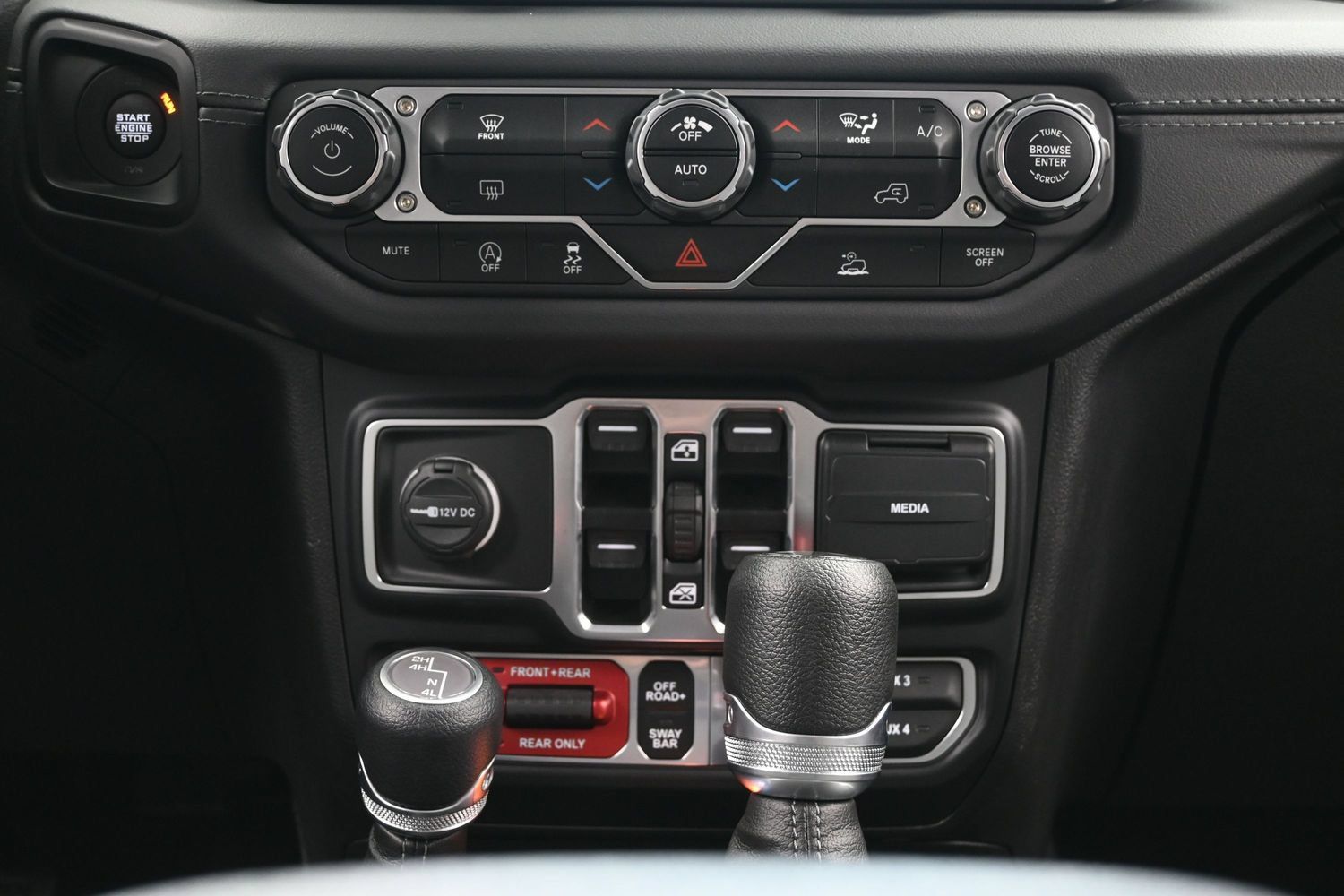 Used 2024 Jeep Wrangler Unlimited Rubicon w/ Technology Group AWD/4WD image 36