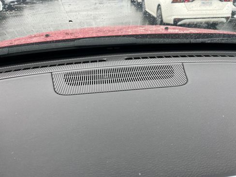 Used 2025 Jeep Compass Limited image 17