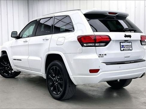 Used 2018 Jeep Grand Cherokee Altitude AWD/4WD image 11