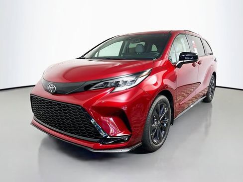 New 2026 Toyota Sienna XSE image 7