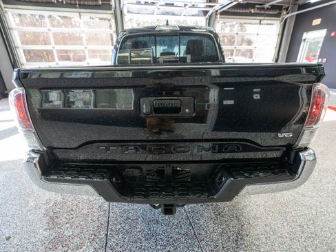 Used 2023 Toyota Tacoma TRD Off-Road image 3