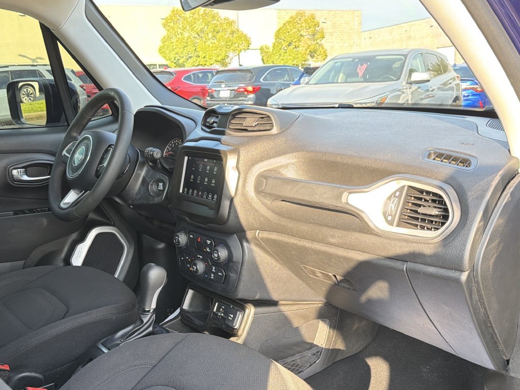 Used 2021 Jeep Renegade Latitude FWD image 18