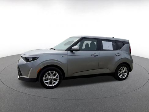 Used 2025 Kia Soul LX w/ LX Technology Package FWD image 7