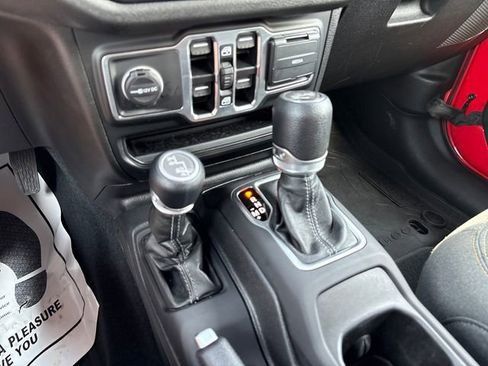 Used 2024 Jeep Wrangler Unlimited Sport AWD/4WD image 17