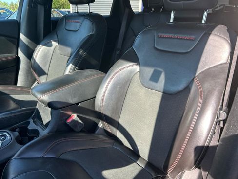 Used 2021 Jeep Cherokee Trailhawk AWD/4WD image 19