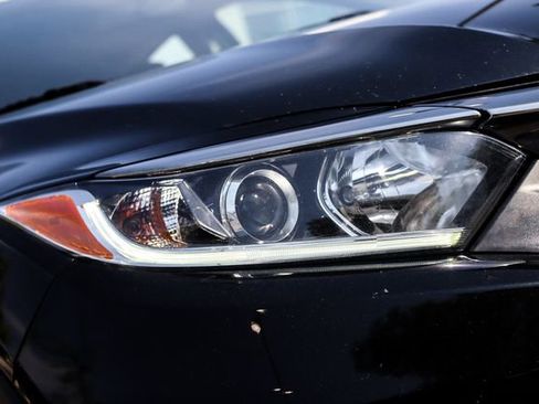 Used 2020 Honda HR-V LX image 17