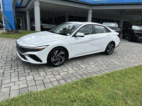 Used 2025 Hyundai Elantra SEL FWD image 20
