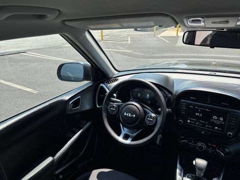 Used 2025 Kia Soul LX w/ LX Technology Package FWD image 29