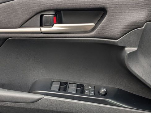 Used 2025 Toyota Camry LE image 13