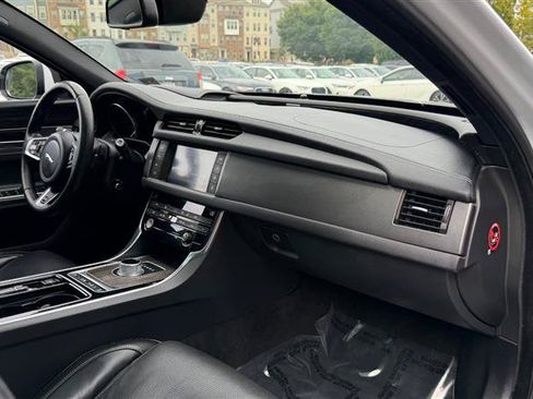 Used 2016 Jaguar XF S RWD image 17