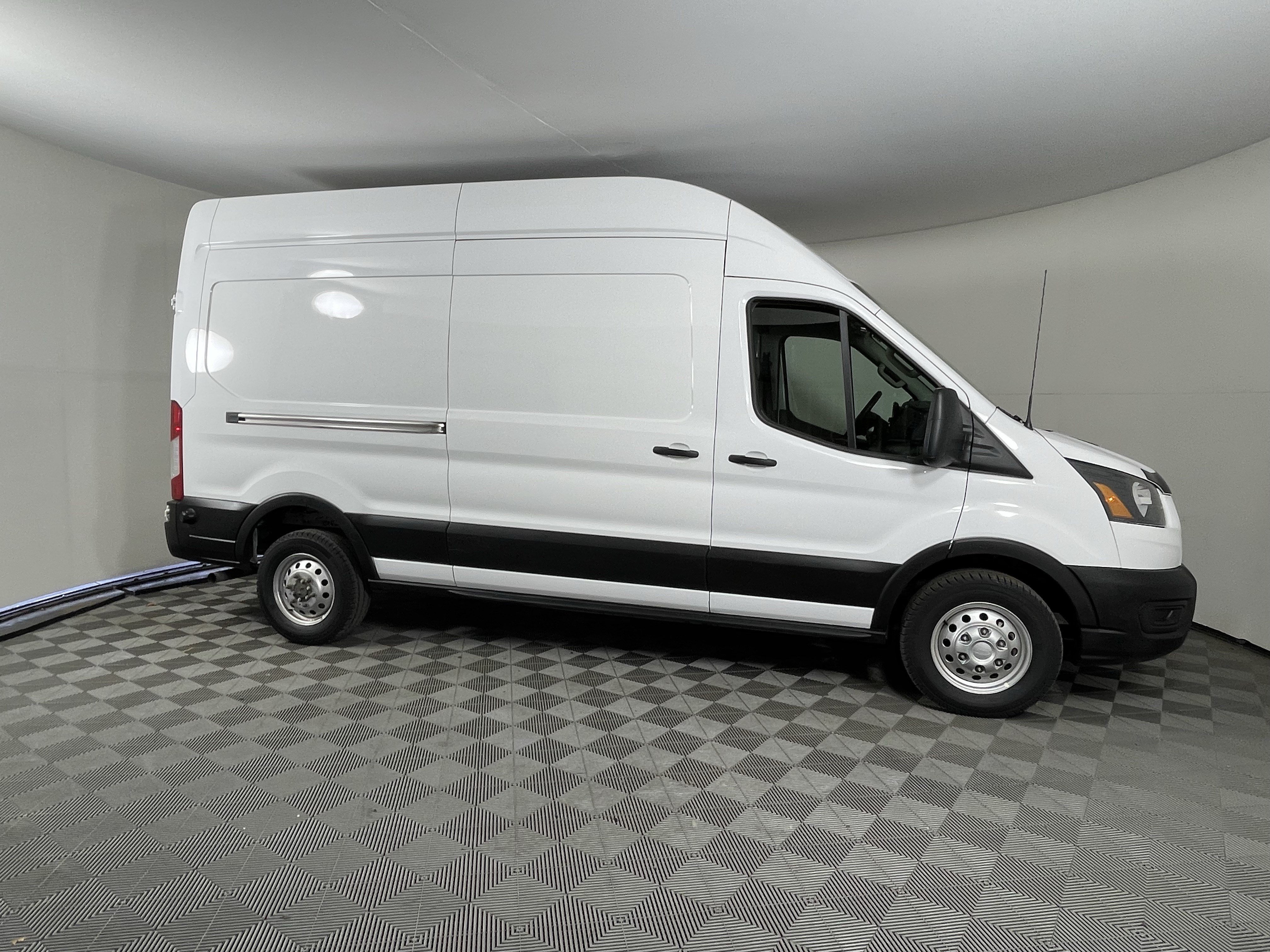 Used 2025 Ford Transit 250 148 High Roof AWD image 6