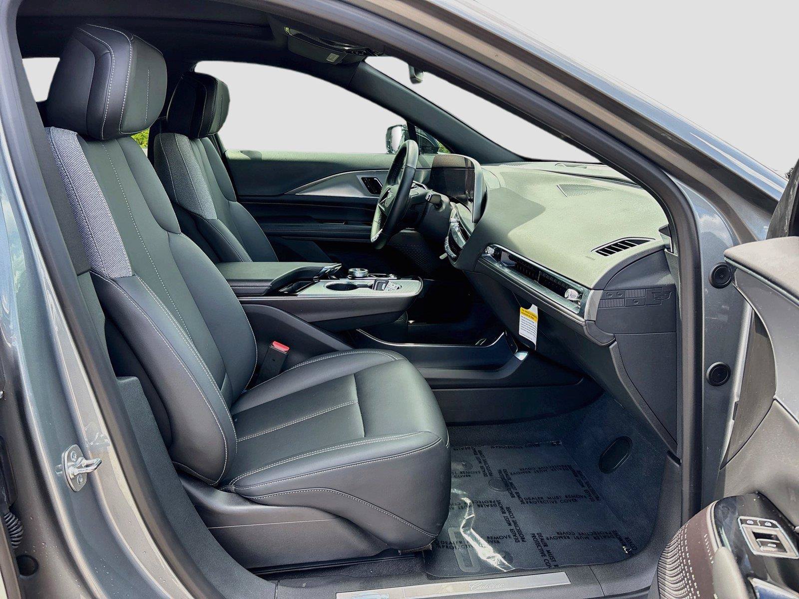 Used 2024 Cadillac Lyriq Tech RWD image 28