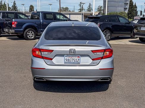 Used 2018 Honda Accord Touring image 3