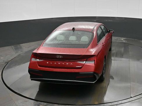 Certified 2025 Hyundai Elantra Limited image 28