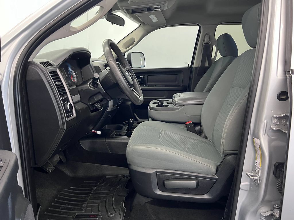 Used 2018 RAM 3500 Tradesman w/ Chrome Appearance Group AWD/4WD image 5