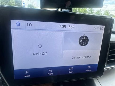 Used 2022 Ford Explorer XLT w/ Equipment Group 202A AWD/4WD image 9