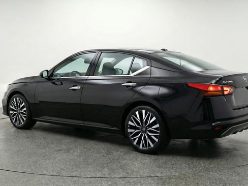 Used 2025 Nissan Altima 2.5 SV image 6