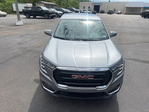 Used 2023 GMC Terrain SLE image 2