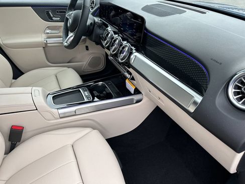 New 2025 Mercedes-Benz GLB 250 4MATIC image 16