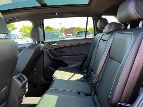 Used 2022 Volkswagen Tiguan SE R-Line image 11