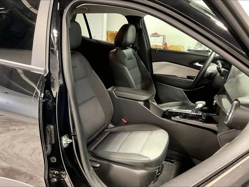 Used 2024 Chevrolet Trax LT w/ Driver Confidence Package FWD image 9