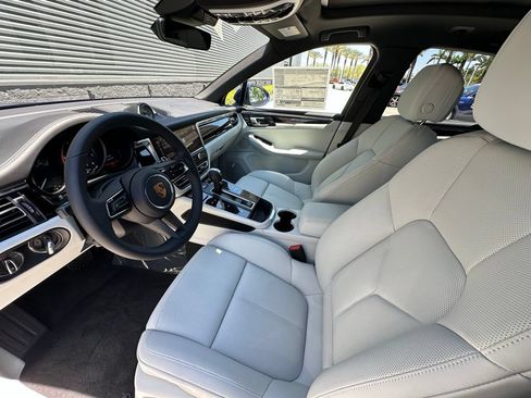 Used 2026 Porsche Macan AWD/4WD image 4