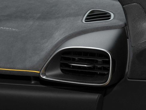 Used 2026 McLaren Artura Spider RWD image 39